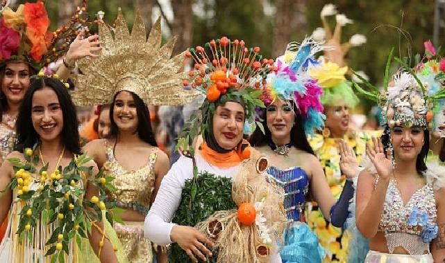 Milyonlar Karnaval Coşkusunu Adana Sokaklarına Yaşadı