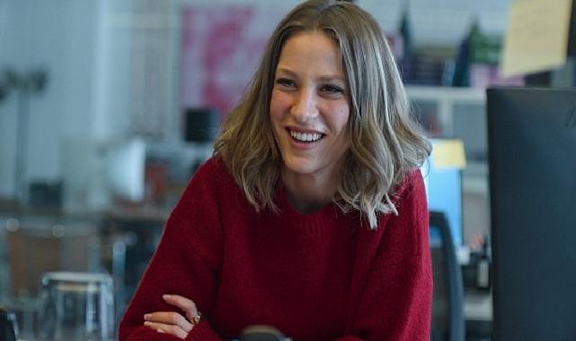 Netflix, Serenay Sarıkaya’ya Eşsiz Bir Kadronun Eşlik Ettiği Ece Yörenç İmzalı Kimler Geldi Kimler Geçti’nin Fragmanını Paylaştı