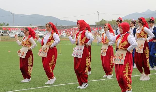 19 Mayıs Atatürk’ü Anma Gençlik ve Spor Bayramı sebebiyle İznik İlçe Stadyumunda kutlama töreni gerçekleştirildi