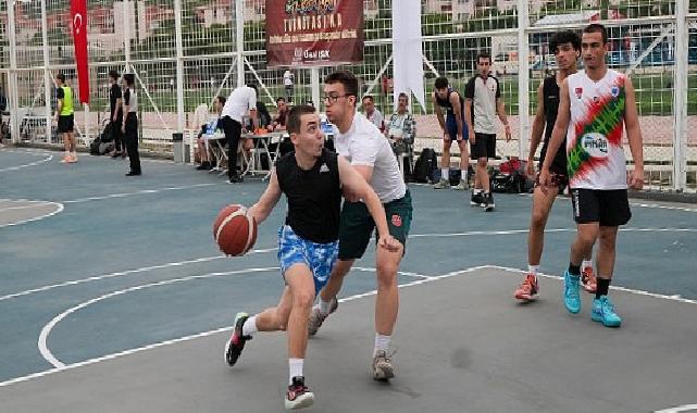 Basketbolcular Gaziemir’de kıyasıya yarıştı