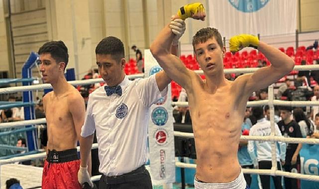 Efes Selçuk Belediyesi’nin desteğiyle 1. Uluslararası Akdeniz Kickboks Şampiyonası’na katılan Efes Selçuklu sporcular, büyük bir başarıyla ilçeye döndüler