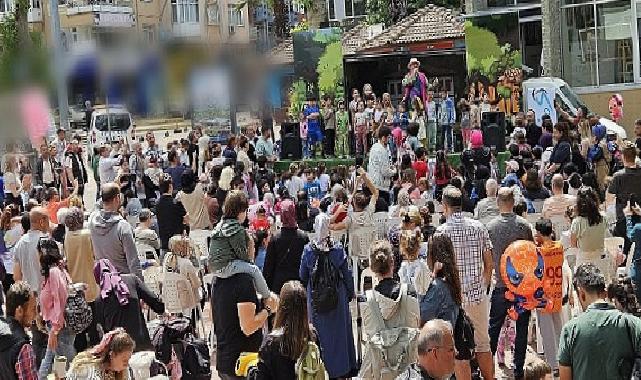 Gölcük Belediyesi kültür-sanat etkinlikleri kapsamında Değirmendere Çınarlık Meydanı’nda düzenlenen Çocuk Şenliği yoğun ilgi gördü