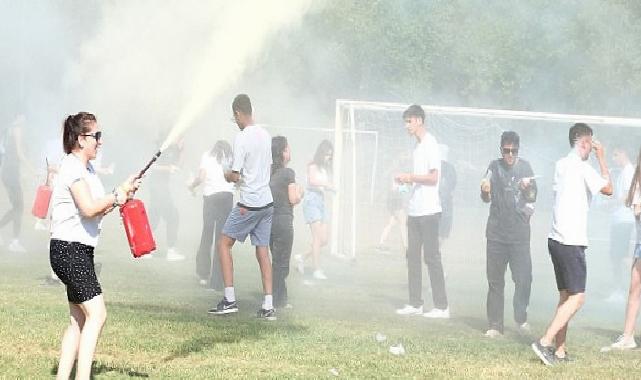 Öğrenciler Renk Festivali’nde stres attı