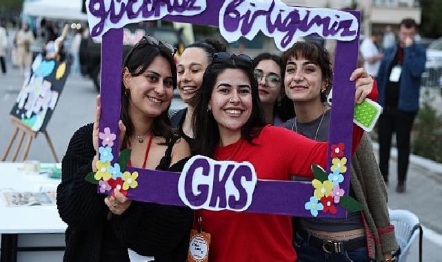 Üniversiteli gençler festivalde eğlenerek stres attı