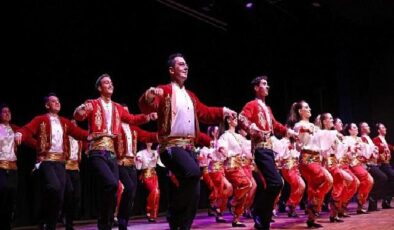 Çankaya Belediyesi Hoy-Tur Halk Dansları Topluluğu Renkler Gecesi gösterisiyle izleyicilerden büyük beğeni aldı
