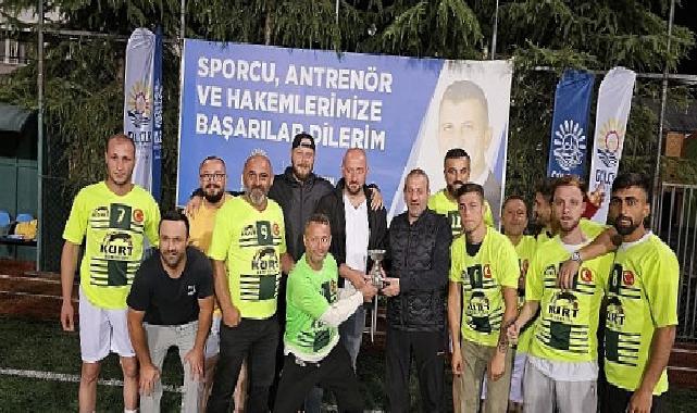 Gölcük Belediyesi 12. Birimler Arası Futbol Turnuvası’nda; Gelir Müdürlüğü’nü penaltılar sonucu yenen Gençlik Ve Spor Hizmetleri Müdürlüğü şampiyon oldu