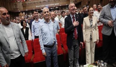 Kocaeli Büyükşehir Belediye Başkanı Tahir Büyükakın, Büyükşehir personeliyle bayramlaştı