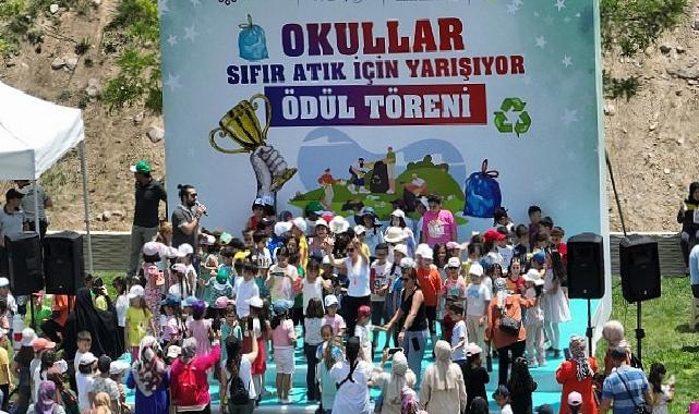 Selçuklu Belediyesi’nin toplumda sıfır atık bilinci oluşması adına düzenlediği “Okullar Arası Sıfır Atık Yarışması”nın ödül töreni gerçekleşti