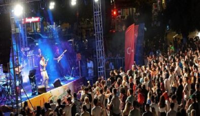 Aydın Büyükşehir Belediyesi ve Kuşadası Belediyesi, ortaklaşa düzenledikleri yaz konserleri ile vatandaşları kültür ve sanat etkinlikleriyle buluşturmayı sürdürüyor